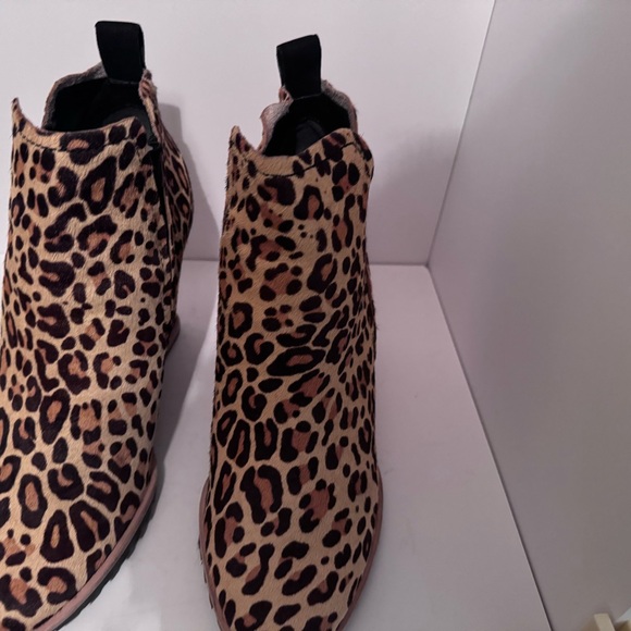 Dolce Vita, size 10, animal print bootie, wedge heel, only worn once. 4 in - Picture 3 of 8